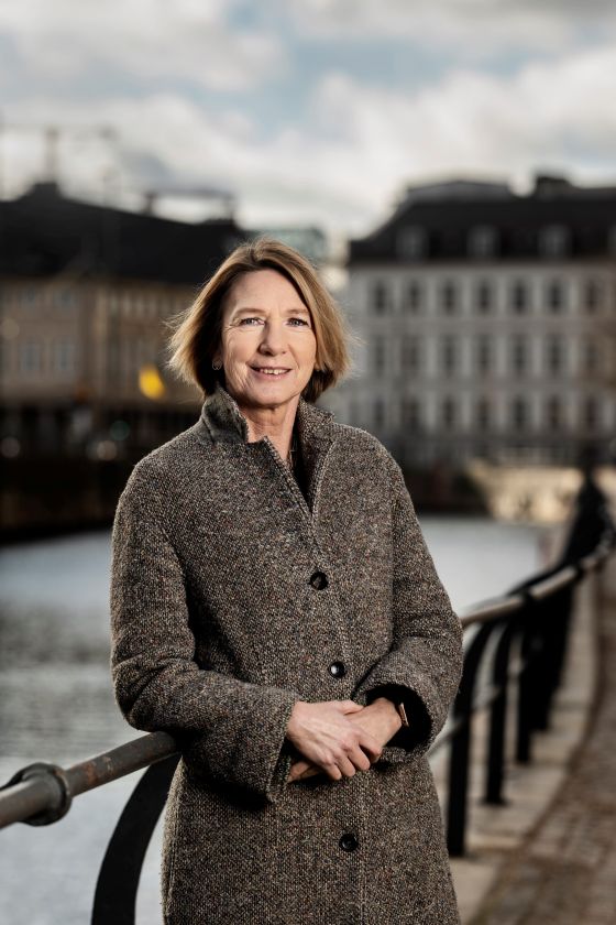 Linda_Garlov_udenfor_fotograf_Jakob_Carlsen.jpg